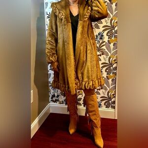 Elegant Tan Faux Fur Coat Unique Ruffle Detail Jones NY Sz Med